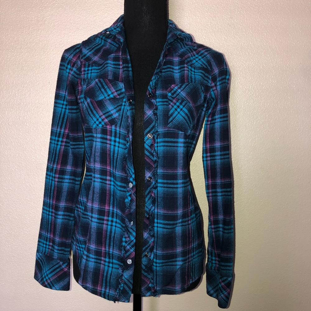 🚨4/$20 Decree button up long sleeve shirt.
